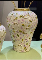flower and leaf pattern vase